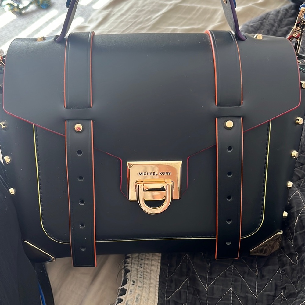 BRAND NEW Michael Kors Manhattan Medium Contrast-Trim Leather Satchel Purse.
